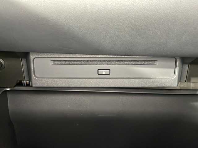 トヨタ ヴォクシー ハイブリッド S－Z 広島県 2022(令4)年 3.3万km ホワイトパールクリスタルシャイン 純正１０．５型ＤＡ/全周囲カメラ/パーキングアシスト/純正14型フリップダウンモニター/両側パワースライドドア/レーダークルーズコントロール/シートヒーター/ドラレコ/ＥＴＣ２．０/ブラインドスポットモニター/衝突軽減/レーンキープ/踏み間違い防止/オートマチックハイビーム/1500W給電/純正17インチアルミホイール(205/55/R17)/エアバッグ(運転席/助手席/サイド/カーテン)