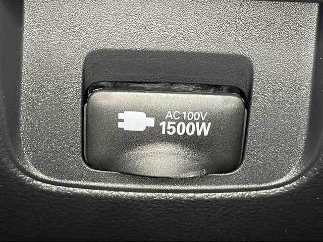 トヨタ ヴォクシー ハイブリッド S－Z 広島県 2022(令4)年 3.3万km ホワイトパールクリスタルシャイン 純正１０．５型ＤＡ/全周囲カメラ/パーキングアシスト/純正14型フリップダウンモニター/両側パワースライドドア/レーダークルーズコントロール/シートヒーター/ドラレコ/ＥＴＣ２．０/ブラインドスポットモニター/衝突軽減/レーンキープ/踏み間違い防止/オートマチックハイビーム/1500W給電/純正17インチアルミホイール(205/55/R17)/エアバッグ(運転席/助手席/サイド/カーテン)