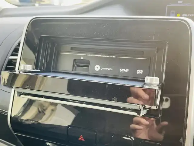 日産 セレナ ハイウェイスター プロパイロットED 熊本県 2017(平29)年 4.3万km ダイヤモンドブラック 純正ナビ/・AM/FM/CD/DVD/BT/AUX/・フルセグTV/バックカメラ/フリップダウンモニター/プロパイロット/衝突軽減ブレーキ/レーンキープアシスト/標識認識機能/横滑り防止装置/両側電動スライドドア/ETC/電動パーキングブレーキ/オートホールドブレーキ/革巻きステアリング/ステアリングスイッチ/後席ロールサンシェード/純正フロアマット/純正アルミホイール/電動格納ミラー/ウインカーミラー