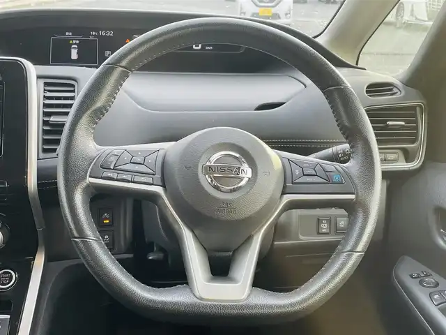 日産 セレナ ハイウェイスター プロパイロットED 熊本県 2017(平29)年 4.3万km ダイヤモンドブラック 純正ナビ/・AM/FM/CD/DVD/BT/AUX/・フルセグTV/バックカメラ/フリップダウンモニター/プロパイロット/衝突軽減ブレーキ/レーンキープアシスト/標識認識機能/横滑り防止装置/両側電動スライドドア/ETC/電動パーキングブレーキ/オートホールドブレーキ/革巻きステアリング/ステアリングスイッチ/後席ロールサンシェード/純正フロアマット/純正アルミホイール/電動格納ミラー/ウインカーミラー