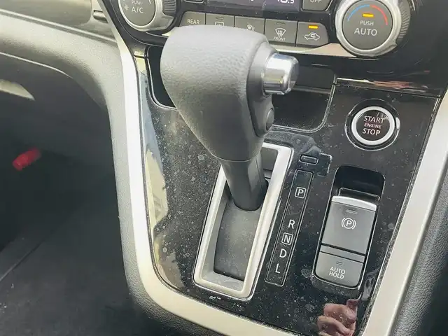 日産 セレナ ハイウェイスター プロパイロットED 熊本県 2017(平29)年 4.3万km ダイヤモンドブラック 純正ナビ/・AM/FM/CD/DVD/BT/AUX/・フルセグTV/バックカメラ/フリップダウンモニター/プロパイロット/衝突軽減ブレーキ/レーンキープアシスト/標識認識機能/横滑り防止装置/両側電動スライドドア/ETC/電動パーキングブレーキ/オートホールドブレーキ/革巻きステアリング/ステアリングスイッチ/後席ロールサンシェード/純正フロアマット/純正アルミホイール/電動格納ミラー/ウインカーミラー