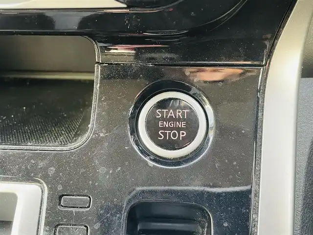 日産 セレナ ハイウェイスター プロパイロットED 熊本県 2017(平29)年 4.3万km ダイヤモンドブラック 純正ナビ/・AM/FM/CD/DVD/BT/AUX/・フルセグTV/バックカメラ/フリップダウンモニター/プロパイロット/衝突軽減ブレーキ/レーンキープアシスト/標識認識機能/横滑り防止装置/両側電動スライドドア/ETC/電動パーキングブレーキ/オートホールドブレーキ/革巻きステアリング/ステアリングスイッチ/後席ロールサンシェード/純正フロアマット/純正アルミホイール/電動格納ミラー/ウインカーミラー