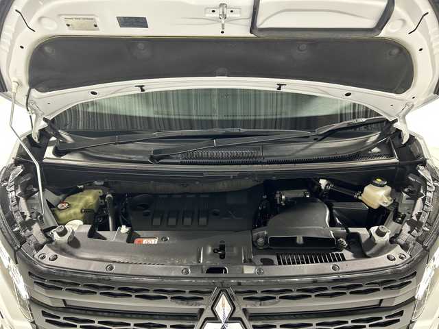 三菱 デリカＤ：５ シャモニー 神奈川県 2024(令6)年 1万km パールⅡ ４WD/ディーゼルターボ/LED照明付電動サイドステップ/社外アルパイン11型メモリーナビゲーション【EX11NX】/フルセグ　CD DVD　Bluetooth　SD　HDMI　AUX　iPod/マルチアラウンドビューモニター【自動防眩ルームミラー】/両側電動スライドドア/パワーバックドア/セーフティアシスト/衝突被害軽減ブレーキシステム/車線逸脱警報システム/レーダークルーズコントロール/オートマチックハイビーム/誤発進抑制機能/後側方車両検知警報システム/後退時車両検知警報システム/オートストップ＆ゴー/ハーフレザーシート/運転席パワーシート/前席シートヒーター/革巻きステアリング/パドルシフト/ステアリングヒーター/アルミペダル/電動パーキングブレーキ/オートブレーキホールド/プッシュスタート/スマートキー/LEDヘッド/フォグランプ/オートライト/純正18インチアルミホイール/純正リアスポイラー