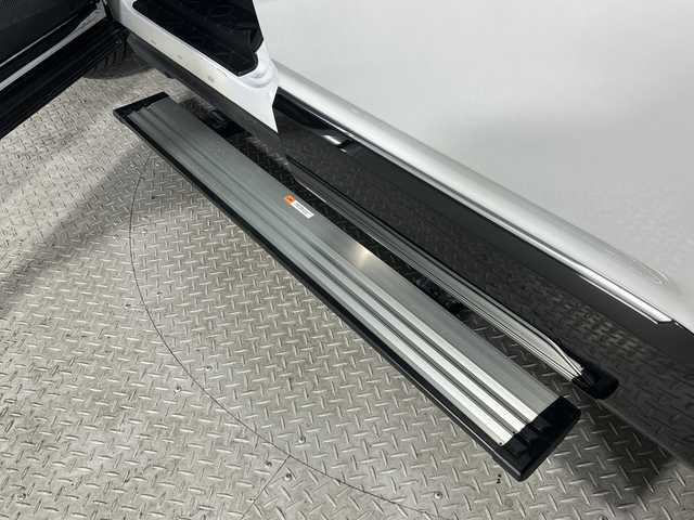 三菱 デリカＤ：５ シャモニー 神奈川県 2024(令6)年 1万km パールⅡ ４WD/ディーゼルターボ/LED照明付電動サイドステップ/社外アルパイン11型メモリーナビゲーション【EX11NX】/フルセグ　CD DVD　Bluetooth　SD　HDMI　AUX　iPod/マルチアラウンドビューモニター【自動防眩ルームミラー】/両側電動スライドドア/パワーバックドア/セーフティアシスト/衝突被害軽減ブレーキシステム/車線逸脱警報システム/レーダークルーズコントロール/オートマチックハイビーム/誤発進抑制機能/後側方車両検知警報システム/後退時車両検知警報システム/オートストップ＆ゴー/ハーフレザーシート/運転席パワーシート/前席シートヒーター/革巻きステアリング/パドルシフト/ステアリングヒーター/アルミペダル/電動パーキングブレーキ/オートブレーキホールド/プッシュスタート/スマートキー/LEDヘッド/フォグランプ/オートライト/純正18インチアルミホイール/純正リアスポイラー