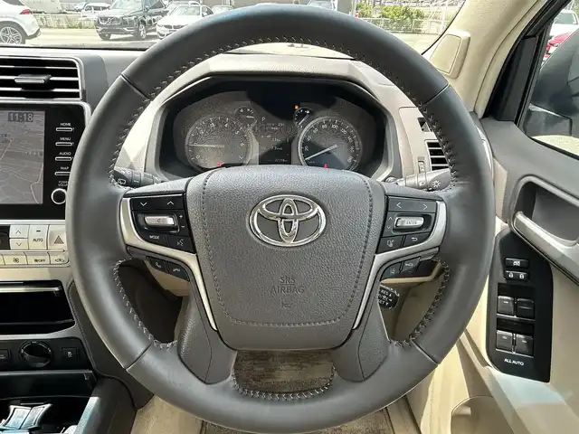 トヨタ ランドクルーザー プラド TX Lパッケージ マットブラED 福岡県 2023(令5)年 2.7万km ホワイトパールクリスタルシャイン １オーナー/７人/サンルーフ/純正ナビ/全方位カメラ/ルーフレール/レザーシート/前席パワーシート/シートヒーター/エアーシート/ＥＴＣ２．０/ＭＴモード/ＢＳＭ/ＵＳＢ/取説/保証書