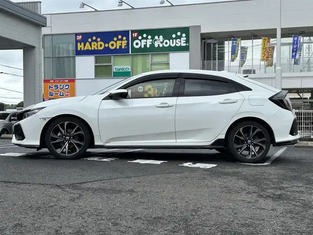 ホンダ シビック ハッチバック 長崎県 2019(平31)年 6.7万km ホワイトオーキッドパール 取説/保証書/ナビ説明書/スペアキー/Gathersナビ　VXM-194VFi/フルセグ/CD、DVD/iPod/AM、FM/BTオーディオ/バックカメラ/アダプティブクルーズコントロール/ステアリングリモコン/パドルシフト/オートライト/プッシュスタート/ビルトインETC/衝突軽減システム/路外逸脱防止システム/電格ウィンカーミラー/DN席オートパワーウィンドウ/DN席シートヒーター/電動パーキング/オートブレーキホールド/社外ドラレコ/ドアバイザー/アイドリングストップオフスイッチ/VTECTURBO/スペアキー