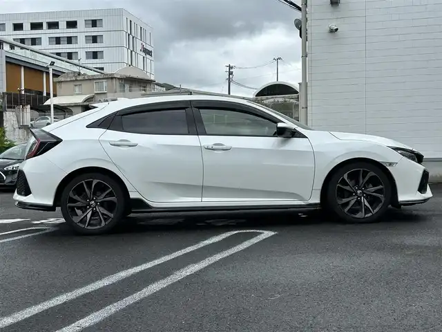 ホンダ シビック ハッチバック 長崎県 2019(平31)年 6.7万km ホワイトオーキッドパール 取説/保証書/ナビ説明書/スペアキー/Gathersナビ　VXM-194VFi/フルセグ/CD、DVD/iPod/AM、FM/BTオーディオ/バックカメラ/アダプティブクルーズコントロール/ステアリングリモコン/パドルシフト/オートライト/プッシュスタート/ビルトインETC/衝突軽減システム/路外逸脱防止システム/電格ウィンカーミラー/DN席オートパワーウィンドウ/DN席シートヒーター/電動パーキング/オートブレーキホールド/社外ドラレコ/ドアバイザー/アイドリングストップオフスイッチ/VTECTURBO/スペアキー
