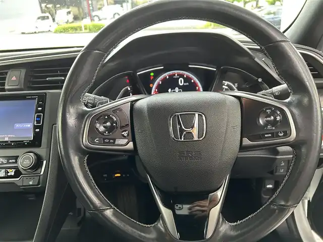 ホンダ シビック ハッチバック 長崎県 2019(平31)年 6.7万km ホワイトオーキッドパール 取説/保証書/ナビ説明書/スペアキー/Gathersナビ　VXM-194VFi/フルセグ/CD、DVD/iPod/AM、FM/BTオーディオ/バックカメラ/アダプティブクルーズコントロール/ステアリングリモコン/パドルシフト/オートライト/プッシュスタート/ビルトインETC/衝突軽減システム/路外逸脱防止システム/電格ウィンカーミラー/DN席オートパワーウィンドウ/DN席シートヒーター/電動パーキング/オートブレーキホールド/社外ドラレコ/ドアバイザー/アイドリングストップオフスイッチ/VTECTURBO/スペアキー
