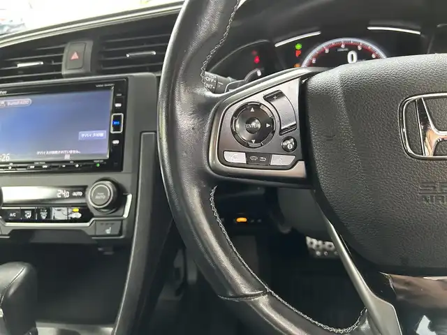 ホンダ シビック ハッチバック 長崎県 2019(平31)年 6.7万km ホワイトオーキッドパール 取説/保証書/ナビ説明書/スペアキー/Gathersナビ　VXM-194VFi/フルセグ/CD、DVD/iPod/AM、FM/BTオーディオ/バックカメラ/アダプティブクルーズコントロール/ステアリングリモコン/パドルシフト/オートライト/プッシュスタート/ビルトインETC/衝突軽減システム/路外逸脱防止システム/電格ウィンカーミラー/DN席オートパワーウィンドウ/DN席シートヒーター/電動パーキング/オートブレーキホールド/社外ドラレコ/ドアバイザー/アイドリングストップオフスイッチ/VTECTURBO/スペアキー