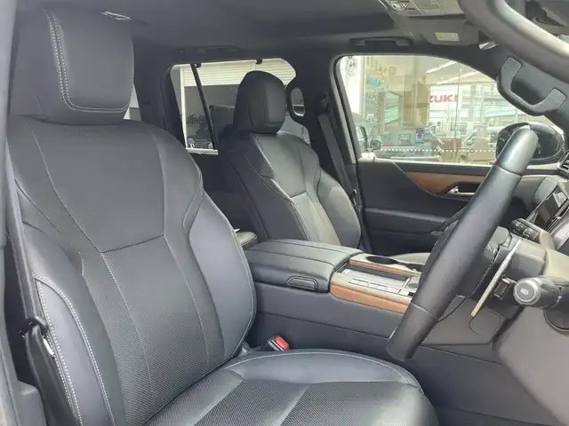 レクサス ＬＸ 600 福岡県 2023(令5)年 0.9万km グラファイトブラックガラスフレーク ワンオーナー/純正メーカーナビ/（Bluetooth対応/フルセグTV/AM/FM）/サンルーフ/アラウンドビューモニター/後席モニター/ブラインドスポットモニター/置くだけ充電/前席パワーシート（運転席メモリ付き）/クルーズコントロール/パドルシフト/前席シートヒーター/ステアリングヒーター/ドライブレコーダー/パワーバックドア/バックカメラ/ETC2.0/レザーシート/ステップ/プッシュスタート/禁煙車/保証書/取扱説明書/スマートキー