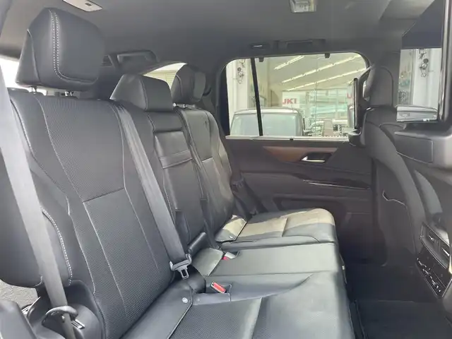 レクサス ＬＸ 600 福岡県 2023(令5)年 0.9万km グラファイトブラックガラスフレーク ワンオーナー/純正メーカーナビ/（Bluetooth対応/フルセグTV/AM/FM）/サンルーフ/アラウンドビューモニター/後席モニター/ブラインドスポットモニター/置くだけ充電/前席パワーシート（運転席メモリ付き）/クルーズコントロール/パドルシフト/前席シートヒーター/ステアリングヒーター/ドライブレコーダー/パワーバックドア/バックカメラ/ETC2.0/レザーシート/ステップ/プッシュスタート/禁煙車/保証書/取扱説明書/スマートキー
