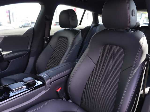 メルセデス・ベンツ ＣＬＡ２００ｄ シューティングブレーク 宮城県 2021(令3)年 3.4万km マウンテングレー ワンオーナー/純正10.25型ナビ【BT/フルセグTV】/パワーテールゲート/バックカメラ/ETC2.0/アダプティブクルーズコントロール/パークトロニック/レーダーセーフティパッケージ/・アダプティブディスタンスアシストディストロニック/・自動再発進機能/・アクティブブレーキアシスト/・緊急回避補助システム/・渋滞時緊急ブレーキ機能/・アクティブブラインドスポットアシスト/・アクティブレーンキーピングアシスト/・アクティブレーンチェンジングアシスト/・アクティブエマージェンシーストップアシスト/IC付ターボ/LEDハイパフォーマンスヘッドランプ/本革巻きステアリング/パドルシフト/合皮/ファブリックコンビシート/メモリーシート(DN席)/前席パワーシート/シートヒーター/純正18インチアルミホイール/キーレスゴー/禁煙車