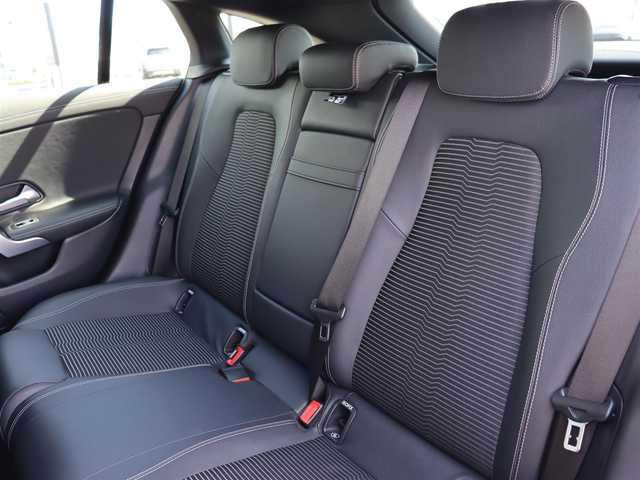 メルセデス・ベンツ ＣＬＡ２００ｄ シューティングブレーク 宮城県 2021(令3)年 3.4万km マウンテングレー ワンオーナー/純正10.25型ナビ【BT/フルセグTV】/パワーテールゲート/バックカメラ/ETC2.0/アダプティブクルーズコントロール/パークトロニック/レーダーセーフティパッケージ/・アダプティブディスタンスアシストディストロニック/・自動再発進機能/・アクティブブレーキアシスト/・緊急回避補助システム/・渋滞時緊急ブレーキ機能/・アクティブブラインドスポットアシスト/・アクティブレーンキーピングアシスト/・アクティブレーンチェンジングアシスト/・アクティブエマージェンシーストップアシスト/IC付ターボ/LEDハイパフォーマンスヘッドランプ/本革巻きステアリング/パドルシフト/合皮/ファブリックコンビシート/メモリーシート(DN席)/前席パワーシート/シートヒーター/純正18インチアルミホイール/キーレスゴー/禁煙車