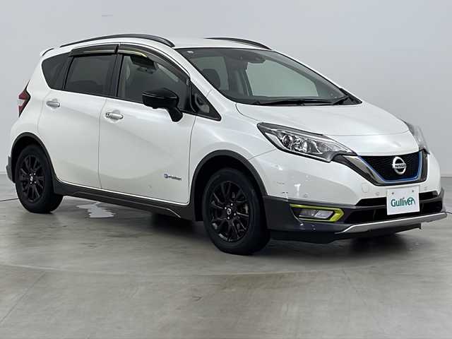 日産 ノート e-パワーX FOUR シーギアリミテッド 道央・札幌 2020(令2)年 4.9万km ブリリアントホワイトパール ・4WD/・純正ナビ&CD&DVD&BT&AUX&フルセグTV/・全方位カメラ/・インテリジェントエマージェンシーブレーキ/・踏み間違い衝突防止アシスト/・車線逸脱警報/・ふらつき警報/・車線逸脱防止支援システム/・フロント&バックソナー/・横滑り防止装置/・純正前後ドライブレコーダー/・インテリジェントルームミラー/・ルーフレール/・純正エアロ/・2WD/4WD切替/・LEDヘッドライト/・フォグランプ/・オートライト/・オートマチックハイビーム/・スマートキー/・取扱説明書