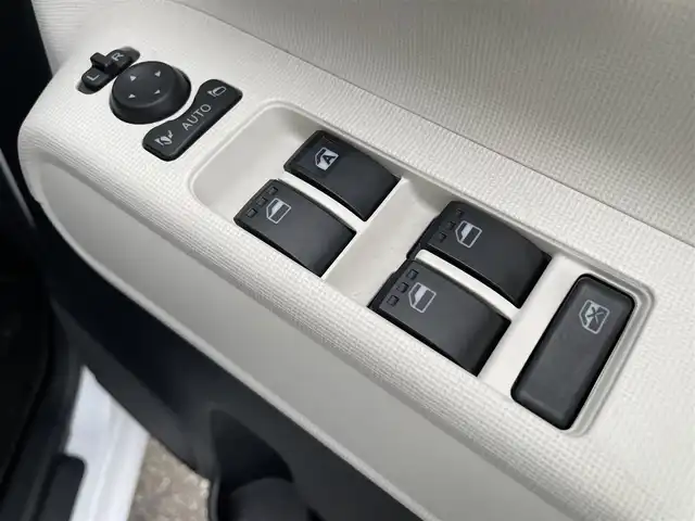 ダイハツ ムーヴ キャンバス ストライプス G 石川県 2022(令4)年 2万km シャイニングホワイトパール/サンドベージュメタリック 社外メモリーナビ/フルセグTV/バックカメラ/両側パワースライドドア/LEDヘッドライト/ドライブレコーダー/スマートアシスト/コーナーセンサー/シートヒーター/スマートキー/プッシュスタート/電動ミラー/ベンチシート/保証書