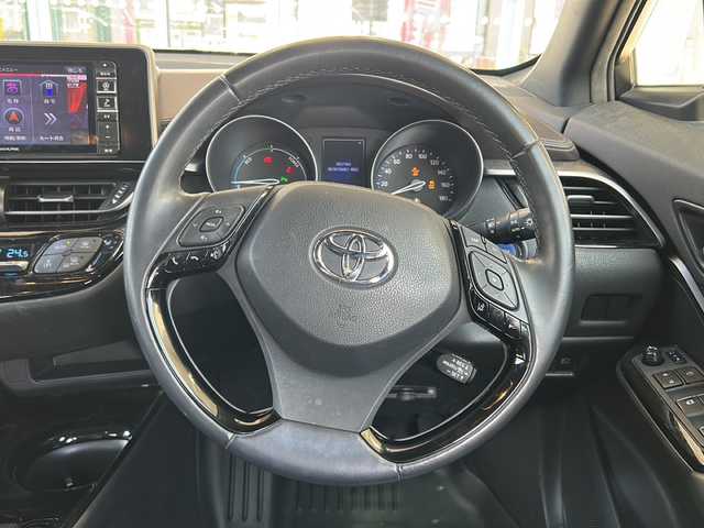 トヨタ Ｃ－ＨＲ G 愛知県 2017(平29)年 11.5万km センシュアルレッドマイカ 登録時走行距離114687キロ/純正ナビゲーション/(BT/フルセグTV/AMFMラジオ/DVD/SD)/バックカメラ/前方ドライブレコーダー/純正ETC/純正フロアマット/運転席一部パワ―シート/クルーズコントロール/スペアキー/オートマチックハイビーム/レーンキープアシスト/ウィンカーミラー/プッシュスタート/リアフォグ/純正アルミホイール/盗難防止装置/ワンオーナー/保証書/取扱説明書/整備記録簿