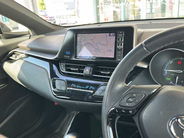 トヨタ Ｃ－ＨＲ G 愛知県 2017(平29)年 11.5万km センシュアルレッドマイカ 登録時走行距離114687キロ/純正ナビゲーション/(BT/フルセグTV/AMFMラジオ/DVD/SD)/バックカメラ/前方ドライブレコーダー/純正ETC/純正フロアマット/運転席一部パワ―シート/クルーズコントロール/スペアキー/オートマチックハイビーム/レーンキープアシスト/ウィンカーミラー/プッシュスタート/リアフォグ/純正アルミホイール/盗難防止装置/ワンオーナー/保証書/取扱説明書/整備記録簿