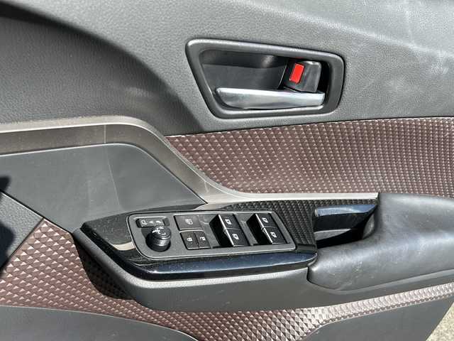 トヨタ Ｃ－ＨＲ G 愛知県 2017(平29)年 11.5万km センシュアルレッドマイカ 登録時走行距離114687キロ/純正ナビゲーション/(BT/フルセグTV/AMFMラジオ/DVD/SD)/バックカメラ/前方ドライブレコーダー/純正ETC/純正フロアマット/運転席一部パワ―シート/クルーズコントロール/スペアキー/オートマチックハイビーム/レーンキープアシスト/ウィンカーミラー/プッシュスタート/リアフォグ/純正アルミホイール/盗難防止装置/ワンオーナー/保証書/取扱説明書/整備記録簿