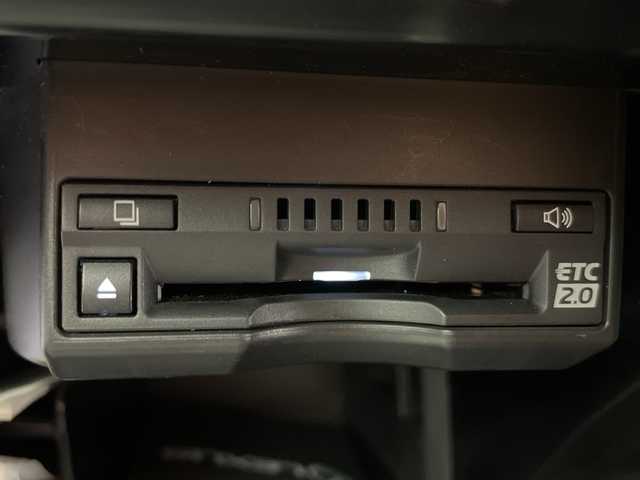 レクサス ＣＴ 200h バージョンC 岐阜県 2020(令2)年 3.3万km ソニッククォーツ 後期10.9インチ純正ナビ/AM FM CD DVD BT USB ブルーレイ フルセグ AUX SD/バックカメラ/前後クリアランスソナー/ハーフレザーシート/D＋N席シートヒーター・パワーシート/D席ポディションメモリ/革巻きステアリング/ステアリングスイッチ/レーダークルーズコントロール/レーンキープアシスト/LDA/PCS/PKSA/PKSB/ステアリングヒーター/パドルシフト/ビルトインETC2.0/純正ドライブレコーダー/スマートキー/LEDヘッドライト/LEDオートライト/オートハイビーム/純正AW/トノカバー/取扱説明書/保証書