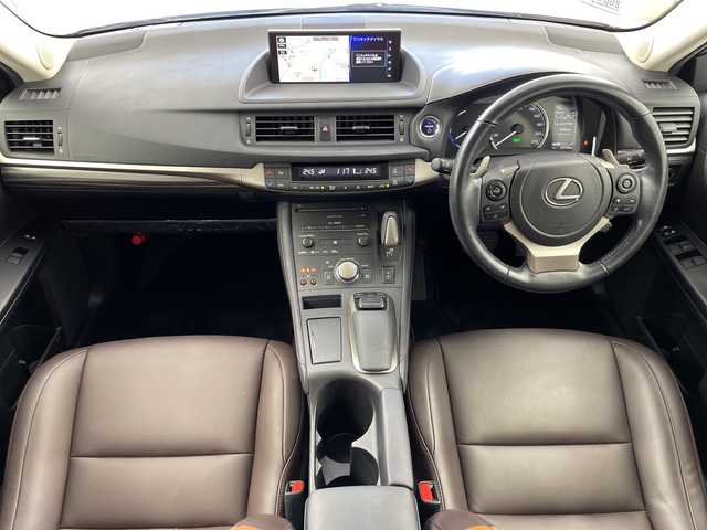 レクサス ＣＴ 200h バージョンC 岐阜県 2020(令2)年 3.3万km ソニッククォーツ 後期10.9インチ純正ナビ/AM FM CD DVD BT USB ブルーレイ フルセグ AUX SD/バックカメラ/前後クリアランスソナー/ハーフレザーシート/D＋N席シートヒーター・パワーシート/D席ポディションメモリ/革巻きステアリング/ステアリングスイッチ/レーダークルーズコントロール/レーンキープアシスト/LDA/PCS/PKSA/PKSB/ステアリングヒーター/パドルシフト/ビルトインETC2.0/純正ドライブレコーダー/スマートキー/LEDヘッドライト/LEDオートライト/オートハイビーム/純正AW/トノカバー/取扱説明書/保証書