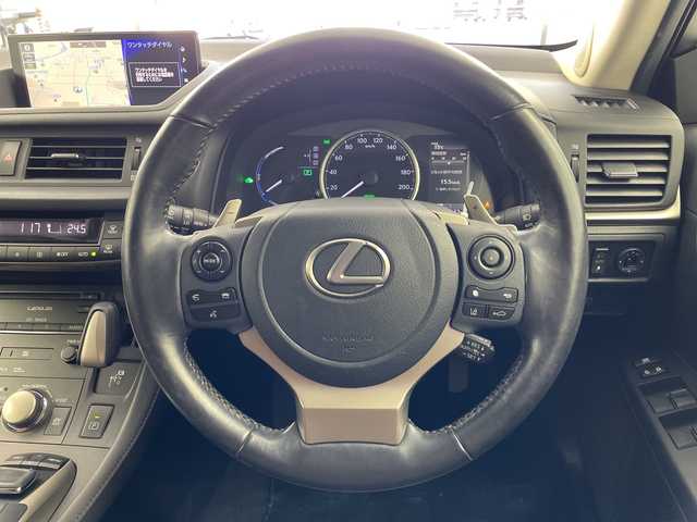 レクサス ＣＴ 200h バージョンC 岐阜県 2020(令2)年 3.3万km ソニッククォーツ 後期10.9インチ純正ナビ/AM FM CD DVD BT USB ブルーレイ フルセグ AUX SD/バックカメラ/前後クリアランスソナー/ハーフレザーシート/D＋N席シートヒーター・パワーシート/D席ポディションメモリ/革巻きステアリング/ステアリングスイッチ/レーダークルーズコントロール/レーンキープアシスト/LDA/PCS/PKSA/PKSB/ステアリングヒーター/パドルシフト/ビルトインETC2.0/純正ドライブレコーダー/スマートキー/LEDヘッドライト/LEDオートライト/オートハイビーム/純正AW/トノカバー/取扱説明書/保証書