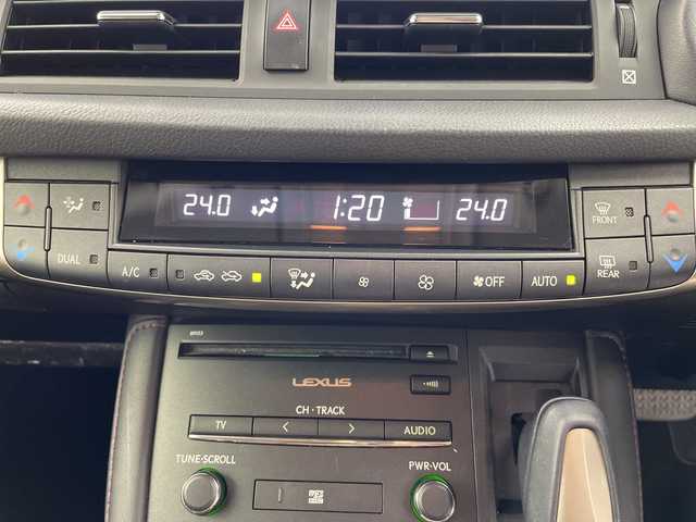 レクサス ＣＴ 200h バージョンC 岐阜県 2020(令2)年 3.3万km ソニッククォーツ 後期10.9インチ純正ナビ/AM FM CD DVD BT USB ブルーレイ フルセグ AUX SD/バックカメラ/前後クリアランスソナー/ハーフレザーシート/D＋N席シートヒーター・パワーシート/D席ポディションメモリ/革巻きステアリング/ステアリングスイッチ/レーダークルーズコントロール/レーンキープアシスト/LDA/PCS/PKSA/PKSB/ステアリングヒーター/パドルシフト/ビルトインETC2.0/純正ドライブレコーダー/スマートキー/LEDヘッドライト/LEDオートライト/オートハイビーム/純正AW/トノカバー/取扱説明書/保証書