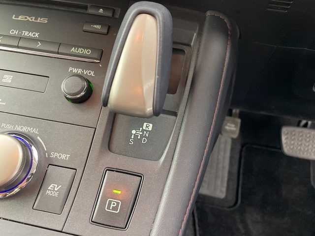 レクサス ＣＴ 200h バージョンC 岐阜県 2020(令2)年 3.3万km ソニッククォーツ 後期10.9インチ純正ナビ/AM FM CD DVD BT USB ブルーレイ フルセグ AUX SD/バックカメラ/前後クリアランスソナー/ハーフレザーシート/D＋N席シートヒーター・パワーシート/D席ポディションメモリ/革巻きステアリング/ステアリングスイッチ/レーダークルーズコントロール/レーンキープアシスト/LDA/PCS/PKSA/PKSB/ステアリングヒーター/パドルシフト/ビルトインETC2.0/純正ドライブレコーダー/スマートキー/LEDヘッドライト/LEDオートライト/オートハイビーム/純正AW/トノカバー/取扱説明書/保証書