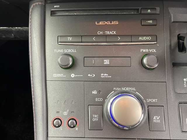 レクサス ＣＴ 200h バージョンC 岐阜県 2020(令2)年 3.3万km ソニッククォーツ 後期10.9インチ純正ナビ/AM FM CD DVD BT USB ブルーレイ フルセグ AUX SD/バックカメラ/前後クリアランスソナー/ハーフレザーシート/D＋N席シートヒーター・パワーシート/D席ポディションメモリ/革巻きステアリング/ステアリングスイッチ/レーダークルーズコントロール/レーンキープアシスト/LDA/PCS/PKSA/PKSB/ステアリングヒーター/パドルシフト/ビルトインETC2.0/純正ドライブレコーダー/スマートキー/LEDヘッドライト/LEDオートライト/オートハイビーム/純正AW/トノカバー/取扱説明書/保証書