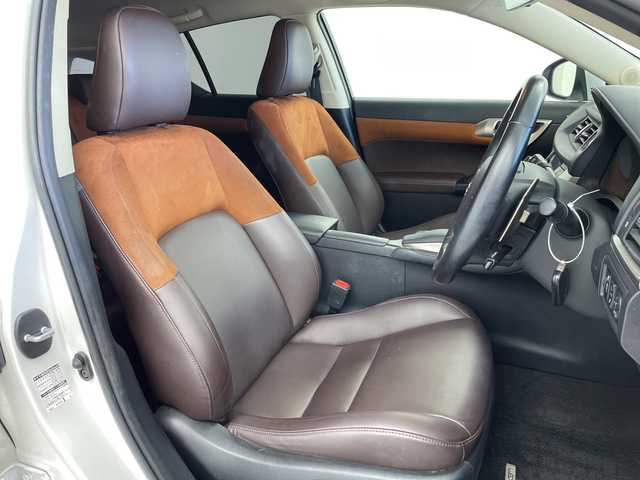 レクサス ＣＴ 200h バージョンC 岐阜県 2020(令2)年 3.3万km ソニッククォーツ 後期10.9インチ純正ナビ/AM FM CD DVD BT USB ブルーレイ フルセグ AUX SD/バックカメラ/前後クリアランスソナー/ハーフレザーシート/D＋N席シートヒーター・パワーシート/D席ポディションメモリ/革巻きステアリング/ステアリングスイッチ/レーダークルーズコントロール/レーンキープアシスト/LDA/PCS/PKSA/PKSB/ステアリングヒーター/パドルシフト/ビルトインETC2.0/純正ドライブレコーダー/スマートキー/LEDヘッドライト/LEDオートライト/オートハイビーム/純正AW/トノカバー/取扱説明書/保証書