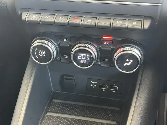 ルノー ルノー キャプチャー インテンス 山形県 2022(令4)年 2.5万km 茶 純正ＨＤＤナビ　/３６０°カメラ　/ＥＴＣ　/Ｂｌｕｅｔｏｏｔｈ／ＵＳＢ　/運転席パワーシート　/運転席／助手席シートヒーター　/ルーフレール　/オートライト　/コーナーセンサー　/横滑り防止装置　/電動格納ミラー