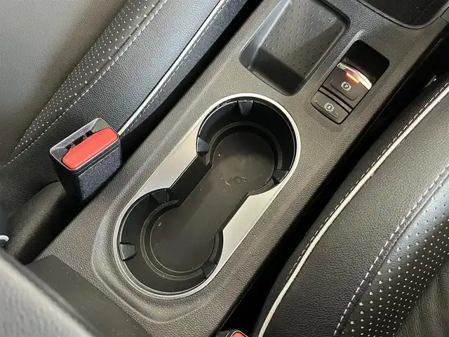 ルノー ルノー キャプチャー インテンス 山形県 2022(令4)年 2.5万km 茶 純正ＨＤＤナビ　/３６０°カメラ　/ＥＴＣ　/Ｂｌｕｅｔｏｏｔｈ／ＵＳＢ　/運転席パワーシート　/運転席／助手席シートヒーター　/ルーフレール　/オートライト　/コーナーセンサー　/横滑り防止装置　/電動格納ミラー