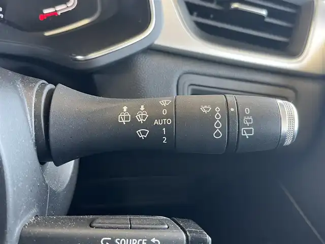 ルノー ルノー キャプチャー インテンス 山形県 2022(令4)年 2.5万km 茶 純正ＨＤＤナビ　/３６０°カメラ　/ＥＴＣ　/Ｂｌｕｅｔｏｏｔｈ／ＵＳＢ　/運転席パワーシート　/運転席／助手席シートヒーター　/ルーフレール　/オートライト　/コーナーセンサー　/横滑り防止装置　/電動格納ミラー