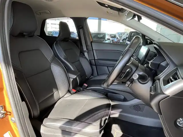 ルノー ルノー キャプチャー インテンス 山形県 2022(令4)年 2.5万km 茶 純正ＨＤＤナビ　/３６０°カメラ　/ＥＴＣ　/Ｂｌｕｅｔｏｏｔｈ／ＵＳＢ　/運転席パワーシート　/運転席／助手席シートヒーター　/ルーフレール　/オートライト　/コーナーセンサー　/横滑り防止装置　/電動格納ミラー