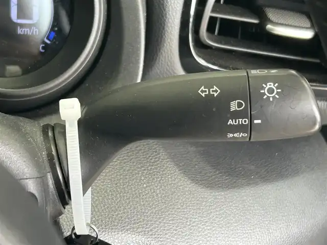 トヨタ ヤリスクロス ハイブリッド G 岐阜県 2021(令3)年 1.5万km ホワイトパールクリスタルシャイン ブラインドスポットモニター　/メーカー純正ナビ（フルセグ・Ｂｌｕｅｔｏｏｔｈ・ＵＳＢ）　/トヨタセーフティセンス　/オートクルーズコントロール　/ドライブレコーダー　/ＬＥＤヘッドライト　/純正フロアマット/取扱説明書/ナビ取扱説明書/純正16インチアルミホイール/純正ドアバイザー/前後コーナーセンサー