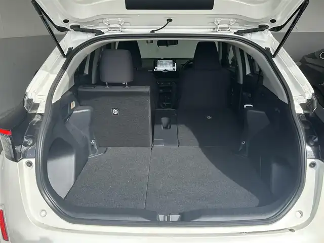 トヨタ ヤリスクロス ハイブリッド G 岐阜県 2021(令3)年 1.5万km ホワイトパールクリスタルシャイン ブラインドスポットモニター　/メーカー純正ナビ（フルセグ・Ｂｌｕｅｔｏｏｔｈ・ＵＳＢ）　/トヨタセーフティセンス　/オートクルーズコントロール　/ドライブレコーダー　/ＬＥＤヘッドライト　/純正フロアマット/取扱説明書/ナビ取扱説明書/純正16インチアルミホイール/純正ドアバイザー/前後コーナーセンサー