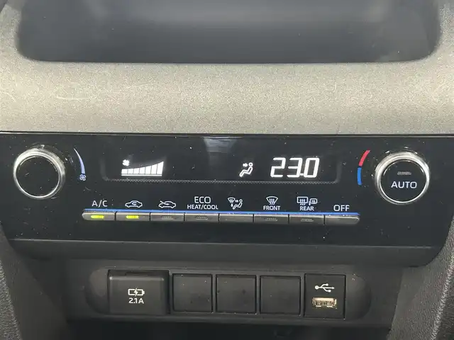 トヨタ ヤリスクロス ハイブリッド G 岐阜県 2021(令3)年 1.5万km ホワイトパールクリスタルシャイン ブラインドスポットモニター　/メーカー純正ナビ（フルセグ・Ｂｌｕｅｔｏｏｔｈ・ＵＳＢ）　/トヨタセーフティセンス　/オートクルーズコントロール　/ドライブレコーダー　/ＬＥＤヘッドライト　/純正フロアマット/取扱説明書/ナビ取扱説明書/純正16インチアルミホイール/純正ドアバイザー/前後コーナーセンサー