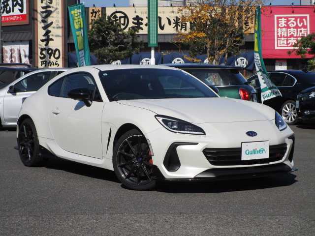 スバル ＢＲＺ STIスポーツ 岡山県 2024(令6)年 0.6万km クリスタルホワイトP 【 EyeSight 】/・プリクラッシュブレーキ/・後退時ブレーキアシスト/・クリアランスソナー/・AT誤発進抑制制御/・AT誤後進抑制機能/・全車速追従機能付クルーズコントロール/・定速クルーズコントロール/・ふらつき警報/・車線逸脱警報/・先行車発進お知らせ/・ステアリング連動ヘッドランプ/・後側方警戒支援システム/・ハイビームアシスト/STIアンダーエアロ（フロント・サイド・リアアンダー）/ワンオーナー/純正9インチSDナビ/フルセグテレビ/バックカメラ/Bluetooth/DVD再生可能/純正ドライブレコーダー/ハーフレザーシート/シートヒーター（前席）/オートライト/ミラーヒーター/LEDヘッドライト/ETC/純正18AW/純正フロアマット/取扱説明書・保証書