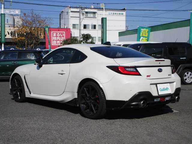 スバル ＢＲＺ STIスポーツ 岡山県 2024(令6)年 0.6万km クリスタルホワイトP 【 EyeSight 】/・プリクラッシュブレーキ/・後退時ブレーキアシスト/・クリアランスソナー/・AT誤発進抑制制御/・AT誤後進抑制機能/・全車速追従機能付クルーズコントロール/・定速クルーズコントロール/・ふらつき警報/・車線逸脱警報/・先行車発進お知らせ/・ステアリング連動ヘッドランプ/・後側方警戒支援システム/・ハイビームアシスト/STIアンダーエアロ（フロント・サイド・リアアンダー）/ワンオーナー/純正9インチSDナビ/フルセグテレビ/バックカメラ/Bluetooth/DVD再生可能/純正ドライブレコーダー/ハーフレザーシート/シートヒーター（前席）/オートライト/ミラーヒーター/LEDヘッドライト/ETC/純正18AW/純正フロアマット/取扱説明書・保証書