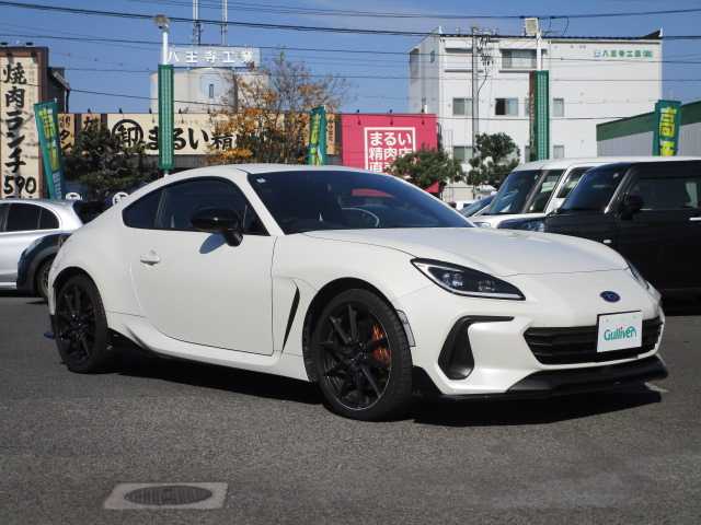スバル ＢＲＺ STIスポーツ 岡山県 2024(令6)年 0.6万km クリスタルホワイトP 【 EyeSight 】/・プリクラッシュブレーキ/・後退時ブレーキアシスト/・クリアランスソナー/・AT誤発進抑制制御/・AT誤後進抑制機能/・全車速追従機能付クルーズコントロール/・定速クルーズコントロール/・ふらつき警報/・車線逸脱警報/・先行車発進お知らせ/・ステアリング連動ヘッドランプ/・後側方警戒支援システム/・ハイビームアシスト/STIアンダーエアロ（フロント・サイド・リアアンダー）/ワンオーナー/純正9インチSDナビ/フルセグテレビ/バックカメラ/Bluetooth/DVD再生可能/純正ドライブレコーダー/ハーフレザーシート/シートヒーター（前席）/オートライト/ミラーヒーター/LEDヘッドライト/ETC/純正18AW/純正フロアマット/取扱説明書・保証書