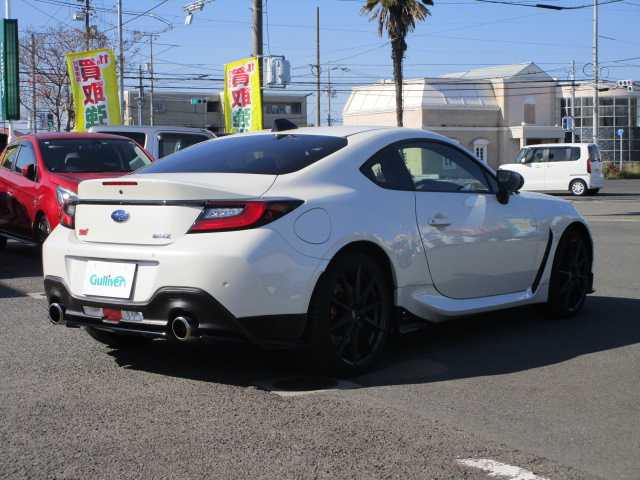 スバル ＢＲＺ STIスポーツ 岡山県 2024(令6)年 0.6万km クリスタルホワイトP 【 EyeSight 】/・プリクラッシュブレーキ/・後退時ブレーキアシスト/・クリアランスソナー/・AT誤発進抑制制御/・AT誤後進抑制機能/・全車速追従機能付クルーズコントロール/・定速クルーズコントロール/・ふらつき警報/・車線逸脱警報/・先行車発進お知らせ/・ステアリング連動ヘッドランプ/・後側方警戒支援システム/・ハイビームアシスト/STIアンダーエアロ（フロント・サイド・リアアンダー）/ワンオーナー/純正9インチSDナビ/フルセグテレビ/バックカメラ/Bluetooth/DVD再生可能/純正ドライブレコーダー/ハーフレザーシート/シートヒーター（前席）/オートライト/ミラーヒーター/LEDヘッドライト/ETC/純正18AW/純正フロアマット/取扱説明書・保証書