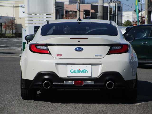 スバル ＢＲＺ STIスポーツ 岡山県 2024(令6)年 0.6万km クリスタルホワイトP 【 EyeSight 】/・プリクラッシュブレーキ/・後退時ブレーキアシスト/・クリアランスソナー/・AT誤発進抑制制御/・AT誤後進抑制機能/・全車速追従機能付クルーズコントロール/・定速クルーズコントロール/・ふらつき警報/・車線逸脱警報/・先行車発進お知らせ/・ステアリング連動ヘッドランプ/・後側方警戒支援システム/・ハイビームアシスト/STIアンダーエアロ（フロント・サイド・リアアンダー）/ワンオーナー/純正9インチSDナビ/フルセグテレビ/バックカメラ/Bluetooth/DVD再生可能/純正ドライブレコーダー/ハーフレザーシート/シートヒーター（前席）/オートライト/ミラーヒーター/LEDヘッドライト/ETC/純正18AW/純正フロアマット/取扱説明書・保証書