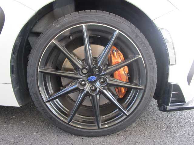 スバル ＢＲＺ STIスポーツ 岡山県 2024(令6)年 0.6万km クリスタルホワイトP 【 EyeSight 】/・プリクラッシュブレーキ/・後退時ブレーキアシスト/・クリアランスソナー/・AT誤発進抑制制御/・AT誤後進抑制機能/・全車速追従機能付クルーズコントロール/・定速クルーズコントロール/・ふらつき警報/・車線逸脱警報/・先行車発進お知らせ/・ステアリング連動ヘッドランプ/・後側方警戒支援システム/・ハイビームアシスト/STIアンダーエアロ（フロント・サイド・リアアンダー）/ワンオーナー/純正9インチSDナビ/フルセグテレビ/バックカメラ/Bluetooth/DVD再生可能/純正ドライブレコーダー/ハーフレザーシート/シートヒーター（前席）/オートライト/ミラーヒーター/LEDヘッドライト/ETC/純正18AW/純正フロアマット/取扱説明書・保証書