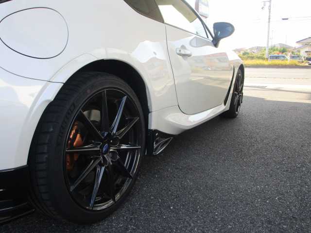 スバル ＢＲＺ STIスポーツ 岡山県 2024(令6)年 0.6万km クリスタルホワイトP 【 EyeSight 】/・プリクラッシュブレーキ/・後退時ブレーキアシスト/・クリアランスソナー/・AT誤発進抑制制御/・AT誤後進抑制機能/・全車速追従機能付クルーズコントロール/・定速クルーズコントロール/・ふらつき警報/・車線逸脱警報/・先行車発進お知らせ/・ステアリング連動ヘッドランプ/・後側方警戒支援システム/・ハイビームアシスト/STIアンダーエアロ（フロント・サイド・リアアンダー）/ワンオーナー/純正9インチSDナビ/フルセグテレビ/バックカメラ/Bluetooth/DVD再生可能/純正ドライブレコーダー/ハーフレザーシート/シートヒーター（前席）/オートライト/ミラーヒーター/LEDヘッドライト/ETC/純正18AW/純正フロアマット/取扱説明書・保証書