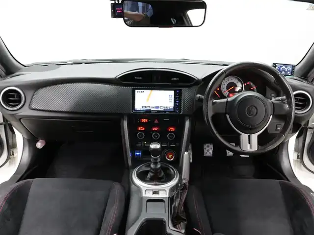 トヨタ ８６ GT 三重県 2014(平26)年 5.8万km クリスタルホワイトパール KENWOODメモリナビ・地デジTV/・DVD/CD/・Bluetooth/バックカメラ/コムテック前後ドライブレコーダー/コムテックGPSレーダー探知機/ETC/RAYS gram LIGHTS18インチアルミホイール/TRDハイレスポンスマフラーVer.R/TRDフロントスポイラー/TRDサイドスカート/TRDマフラーガーニッシュ/TRDリアトランクスポイラー/TRDエアロタービュレーター/TRDリヤウインドゥルーバー/TEIN車高調整式ダンパー/BLITZカーボンエアクリーナー/BLITZタワーバー/社外LEDテールライト/プッシュエンジンスタート/スマートキー/新車時保証書/取扱説明書