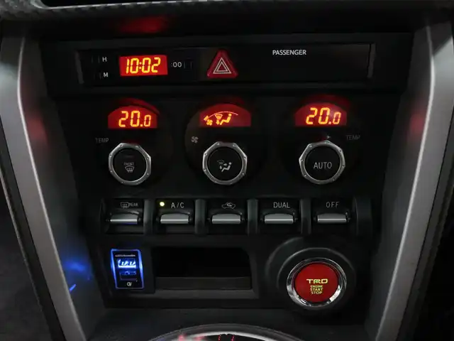 トヨタ ８６ GT 三重県 2014(平26)年 5.8万km クリスタルホワイトパール KENWOODメモリナビ・地デジTV/・DVD/CD/・Bluetooth/バックカメラ/コムテック前後ドライブレコーダー/コムテックGPSレーダー探知機/ETC/RAYS gram LIGHTS18インチアルミホイール/TRDハイレスポンスマフラーVer.R/TRDフロントスポイラー/TRDサイドスカート/TRDマフラーガーニッシュ/TRDリアトランクスポイラー/TRDエアロタービュレーター/TRDリヤウインドゥルーバー/TEIN車高調整式ダンパー/BLITZカーボンエアクリーナー/BLITZタワーバー/社外LEDテールライト/プッシュエンジンスタート/スマートキー/新車時保証書/取扱説明書