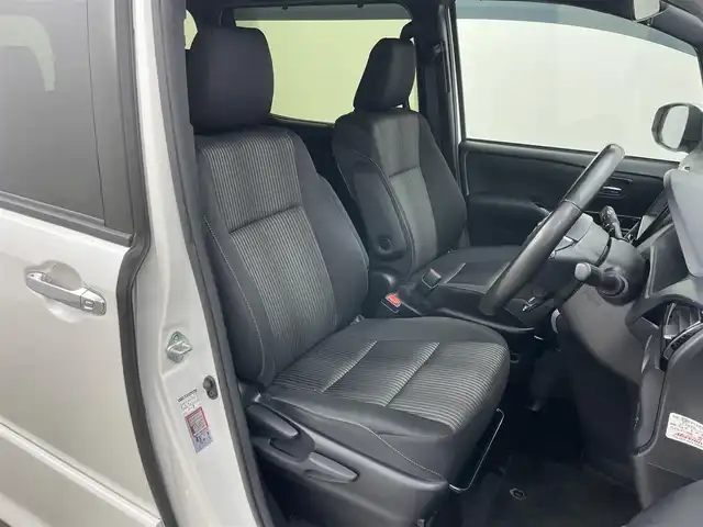 トヨタ ヴォクシー ZS 煌Ⅱ 岡山県 2019(平31)年 5.7万km ホワイトパールクリスタルシャイン 社外SDナビ/（CD/DVD/BT)/両側パワースライドドア/LEDヘッドライト/オートライト/クルーズコントロール/ETC/USB/フロアマット/純正16インチアルミ