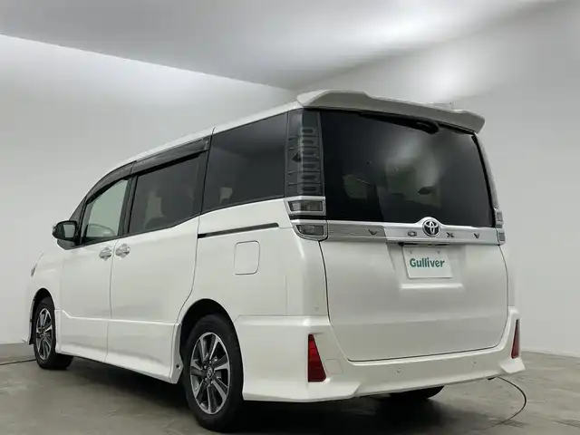 トヨタ ヴォクシー ZS 煌Ⅱ 岡山県 2019(平31)年 5.7万km ホワイトパールクリスタルシャイン 社外SDナビ/（CD/DVD/BT)/両側パワースライドドア/LEDヘッドライト/オートライト/クルーズコントロール/ETC/USB/フロアマット/純正16インチアルミ