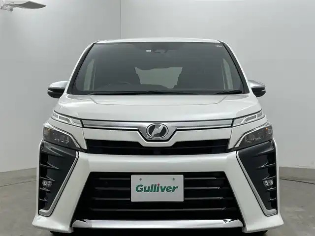 トヨタ ヴォクシー ZS 煌Ⅱ 岡山県 2019(平31)年 5.7万km ホワイトパールクリスタルシャイン 社外SDナビ/（CD/DVD/BT)/両側パワースライドドア/LEDヘッドライト/オートライト/クルーズコントロール/ETC/USB/フロアマット/純正16インチアルミ