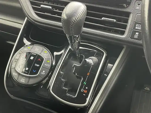 トヨタ ヴォクシー ZS 煌Ⅱ 岡山県 2019(平31)年 5.7万km ホワイトパールクリスタルシャイン 社外SDナビ/（CD/DVD/BT)/両側パワースライドドア/LEDヘッドライト/オートライト/クルーズコントロール/ETC/USB/フロアマット/純正16インチアルミ