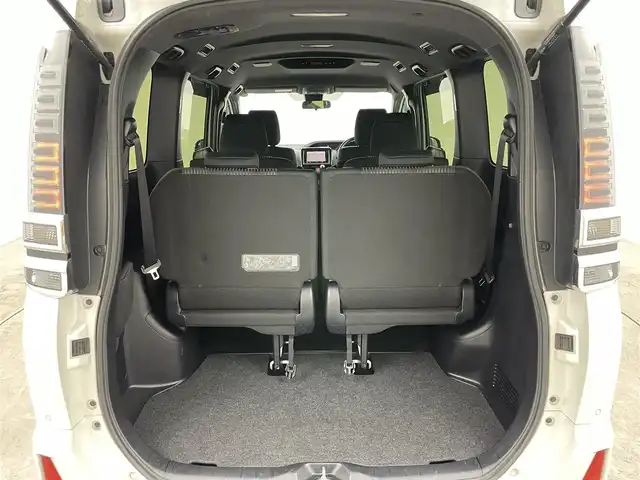 トヨタ ヴォクシー ZS 煌Ⅱ 岡山県 2019(平31)年 5.7万km ホワイトパールクリスタルシャイン 社外SDナビ/（CD/DVD/BT)/両側パワースライドドア/LEDヘッドライト/オートライト/クルーズコントロール/ETC/USB/フロアマット/純正16インチアルミ